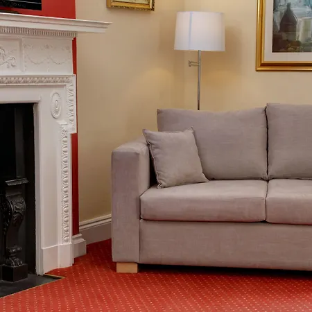 Western Henbury Готель Бристоль