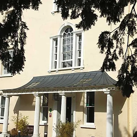 Western Henbury 3*