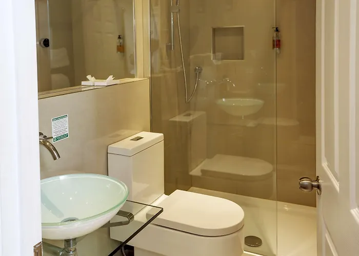 Hotel Western Henbury 3*